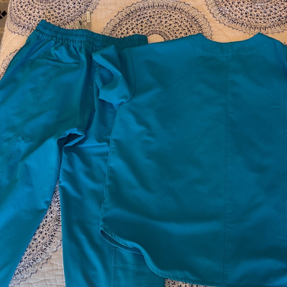 Figs Women's Teal Scrub Top & Cargo Track Pants - Picture 5 of 5